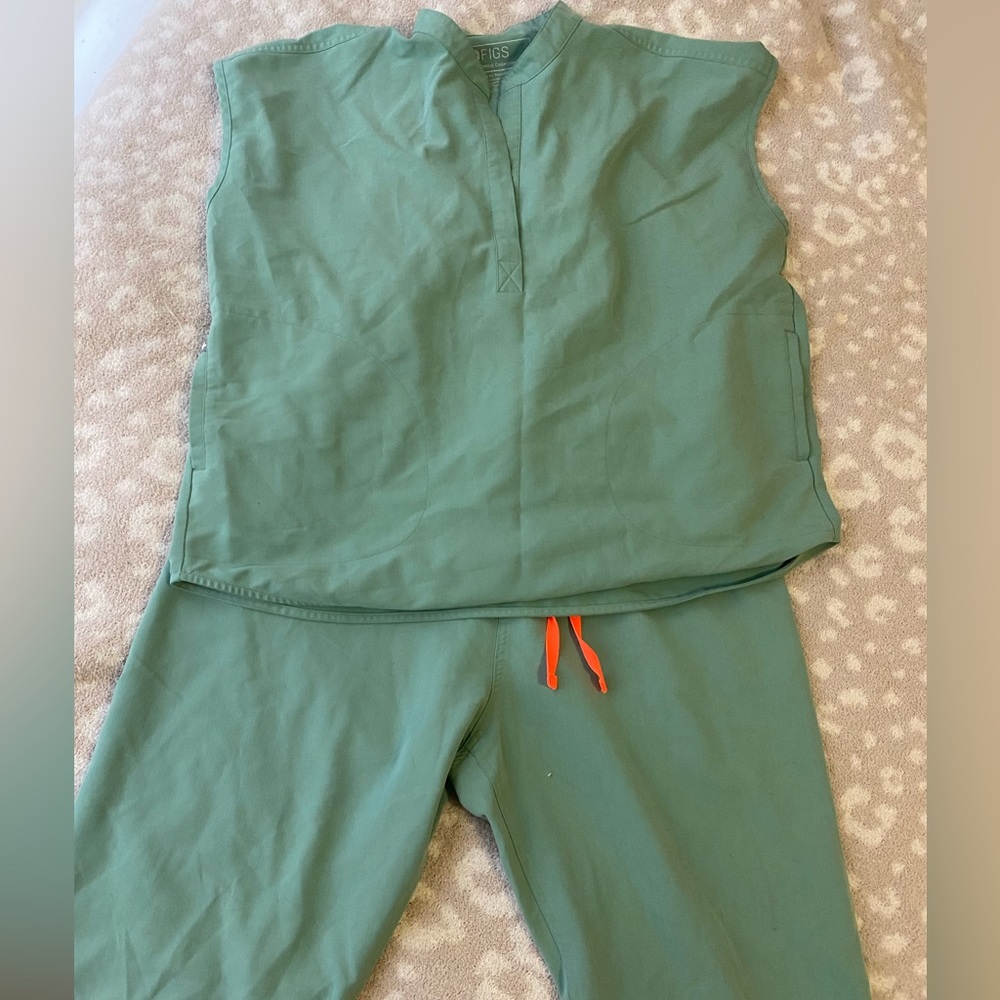 FIGS. Rafaela scrub top and jogger bottom set.